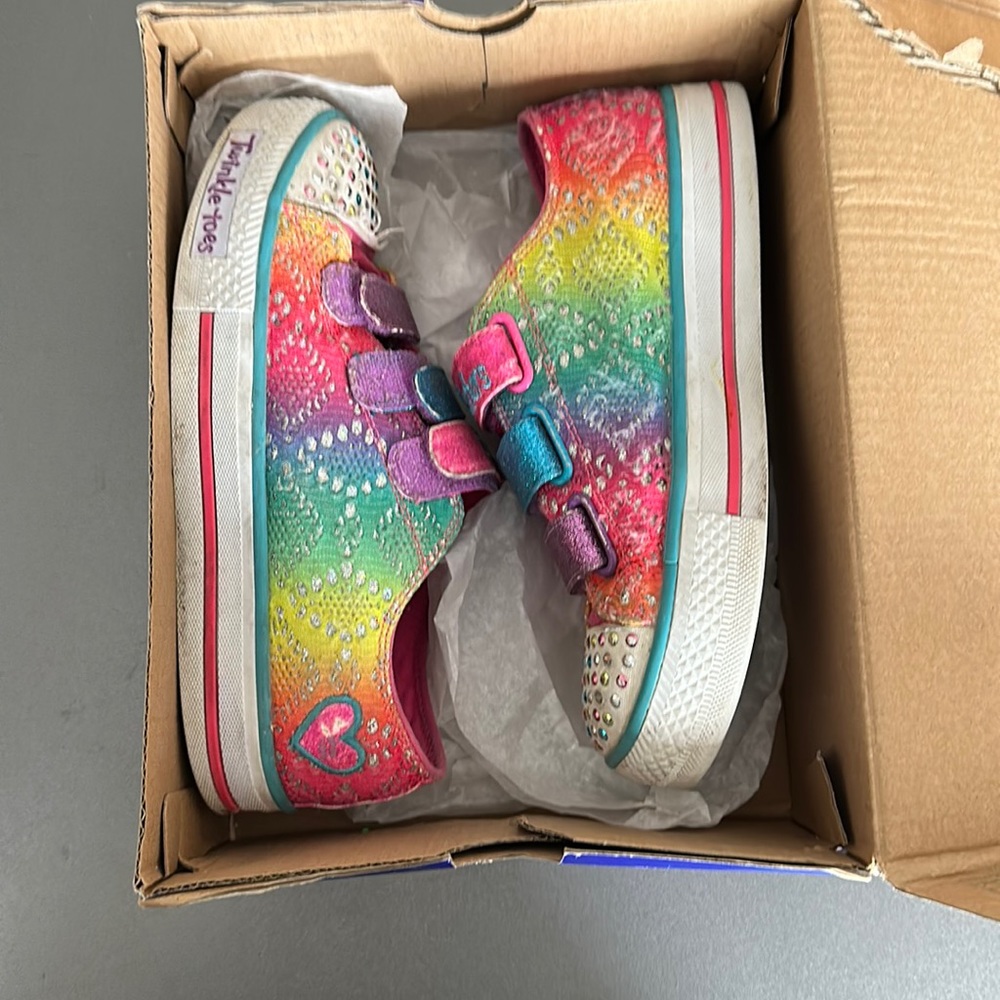 Twinkle toes only left shoe lights up right shoe no longer lights up